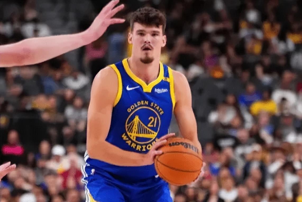 LOL赛事官网-没了库里巴特勒勇士没法看！全边角料无自主进攻，仅波斯特有价值